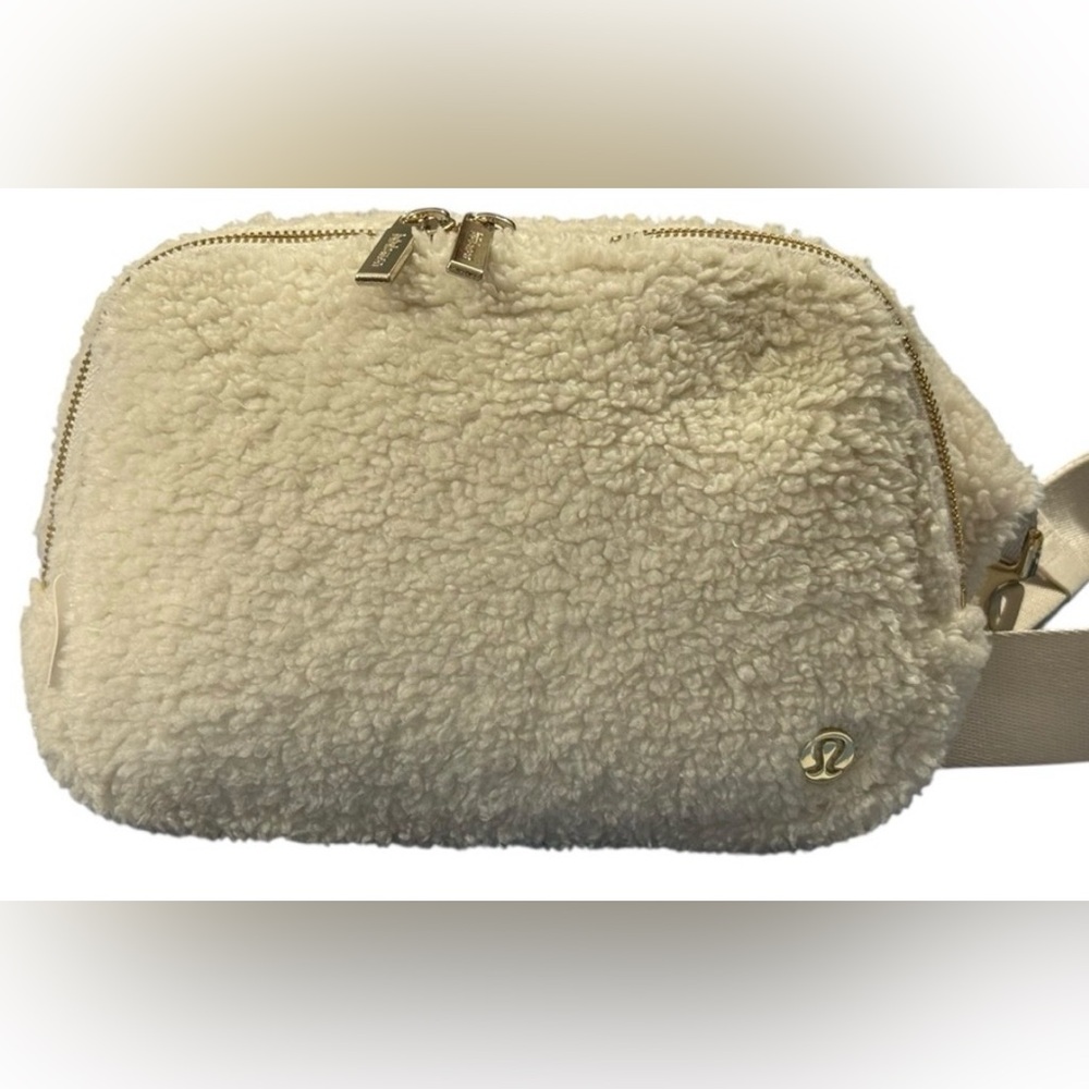 Lululemon Everywhere Belt Bag Fleece Sherpa Neutral